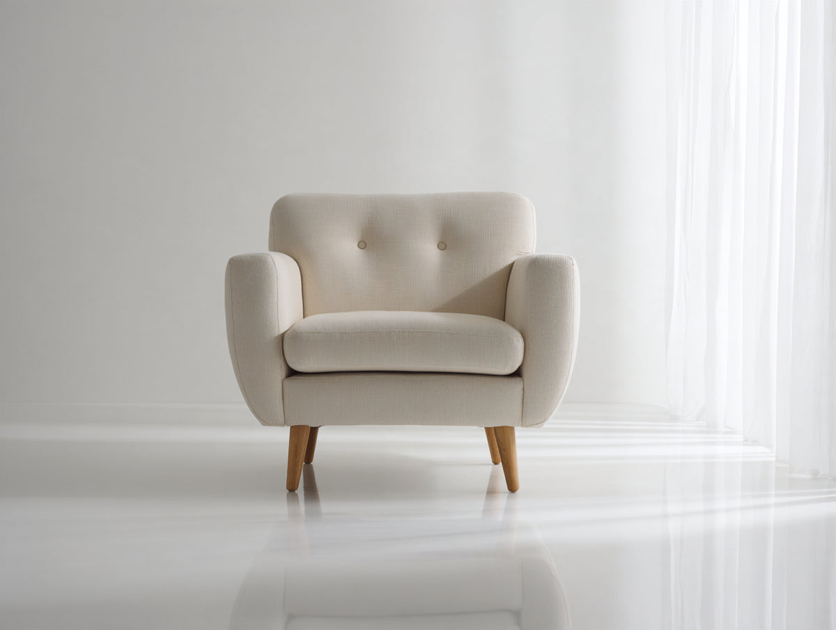 Sillón 82 x 80 x 84 cm - tapizado beige y patas de madera natural - diseño moderno con reposabrazos y asiento acolchado